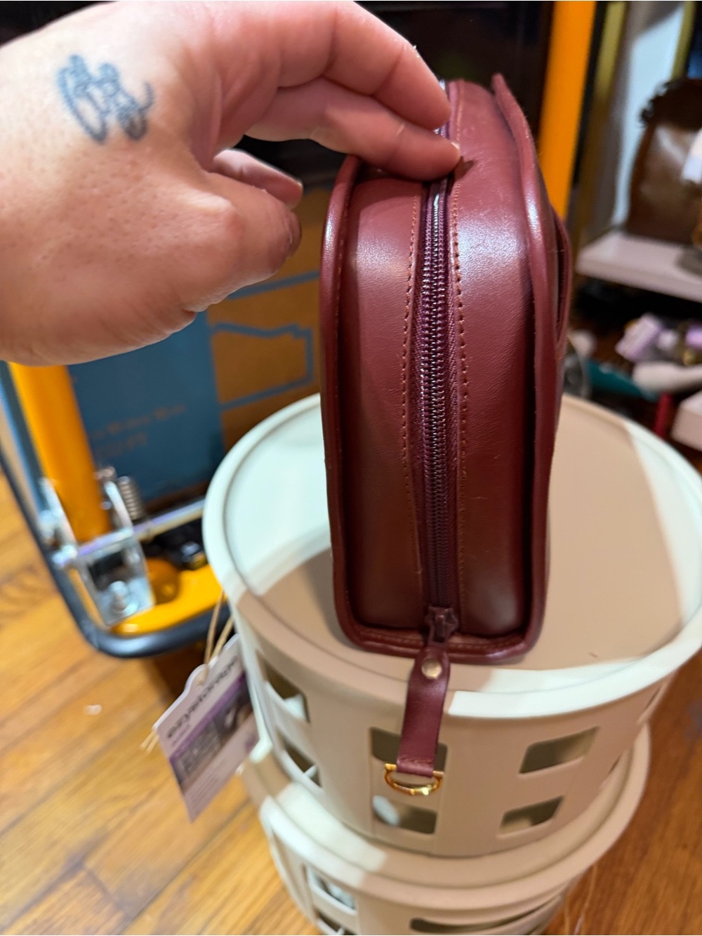 Must de Cartier Paris Burgundy Leather Cosmetics Bag Vintage Zip Travel Pouch - Picture 2 of 9